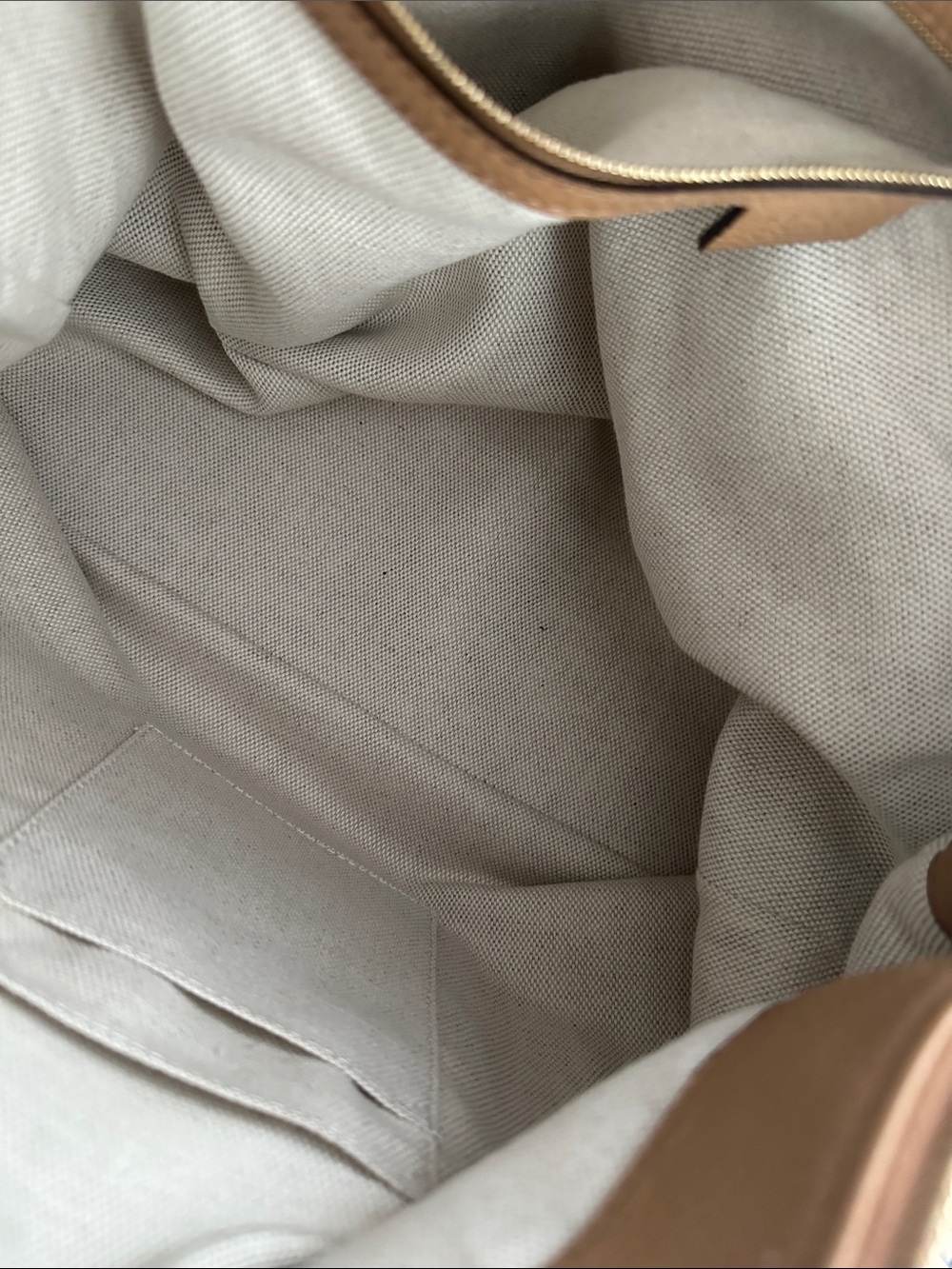 Gucci Interlocking G Soho Leather Hobo with Tassel and strap - like new - Picture 4 of 16
